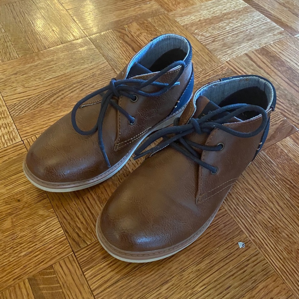Boys leather boot